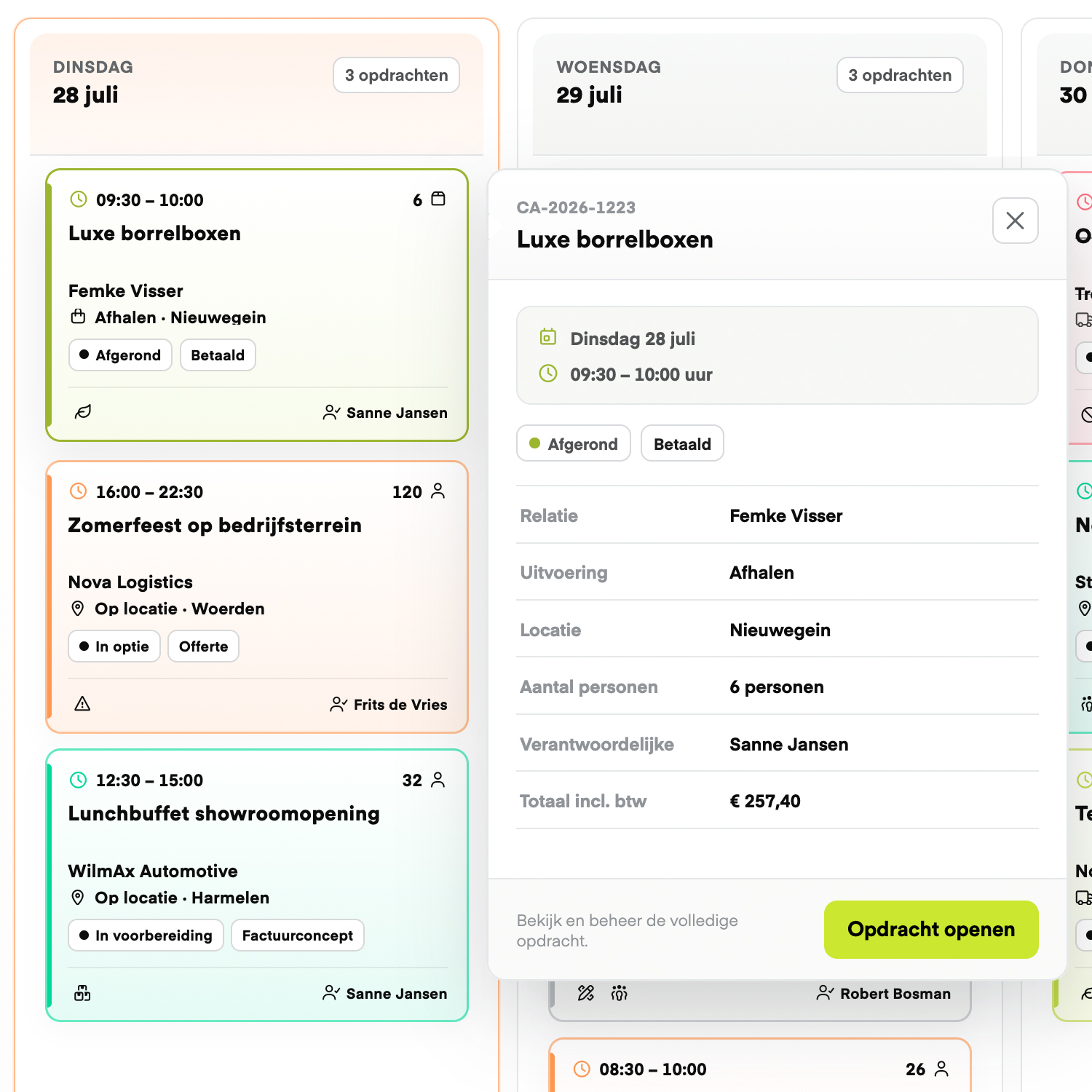 Opdrachtenplanning met dagkolommen en opdrachtdetails in CaterAssist